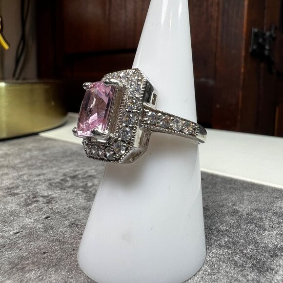 Ring Bomb Party Ring, NWOT, size 7 pink gemstone silver color band - Picture 2 of 5